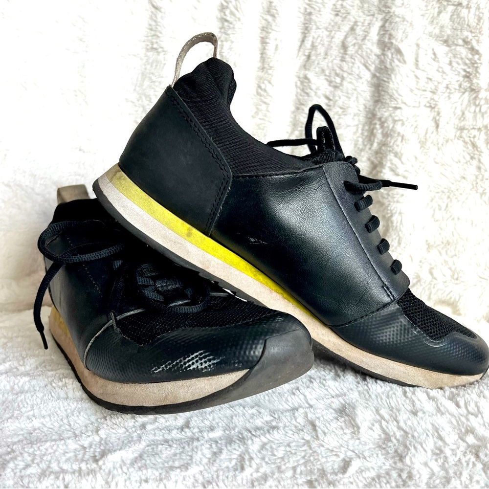 G-Star Black Deline sneakers for men. Yellow and white soles.